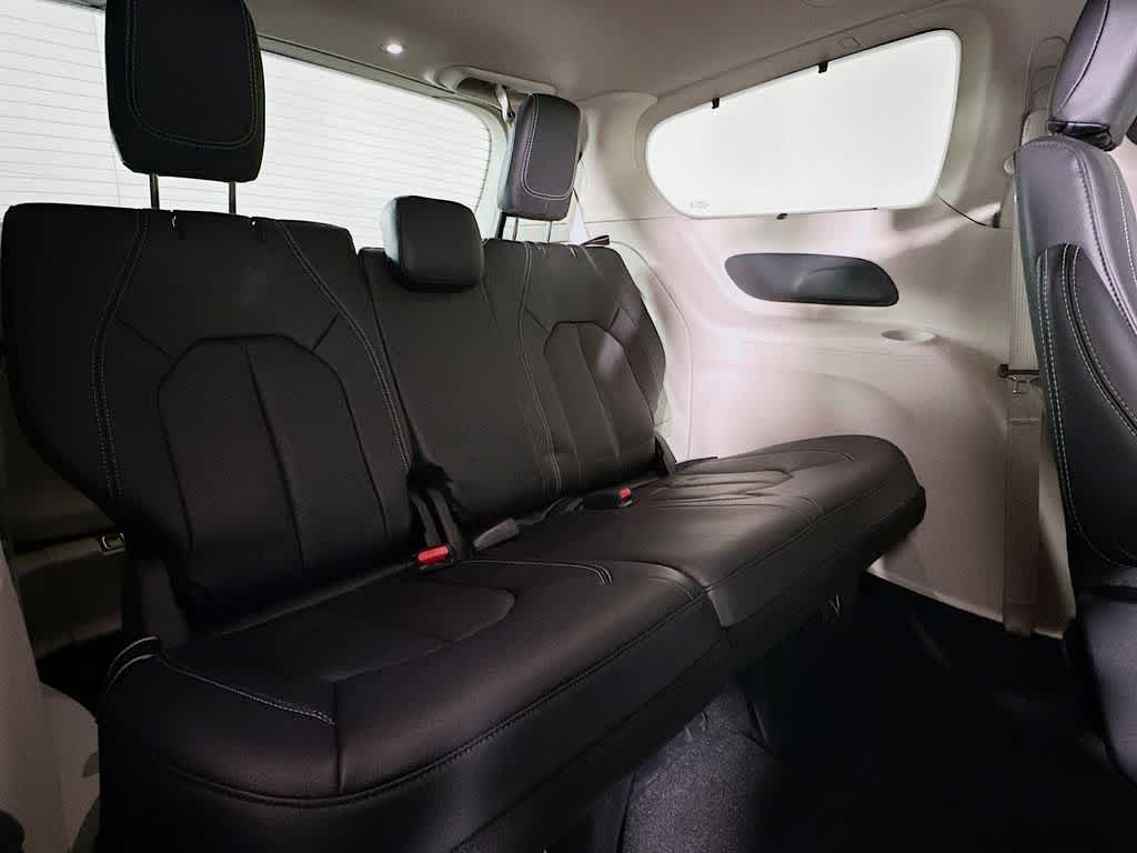 Thumbnail: 2022 Chrysler Pacifica - 29