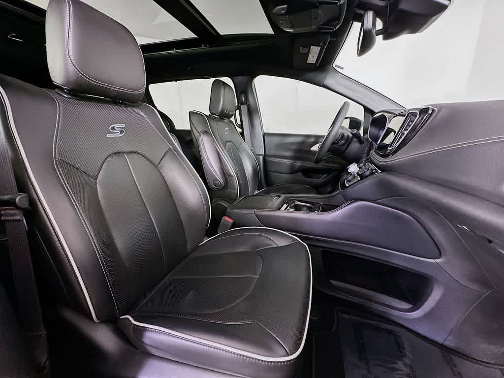 Thumbnail: 2022 Chrysler Pacifica - 15