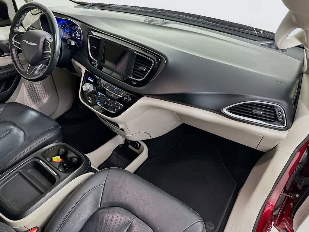 Thumbnail: 2020 Chrysler Pacifica - 33