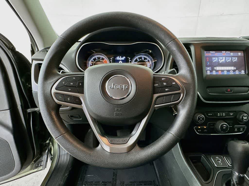 Thumbnail: 2019 Jeep Cherokee - 15