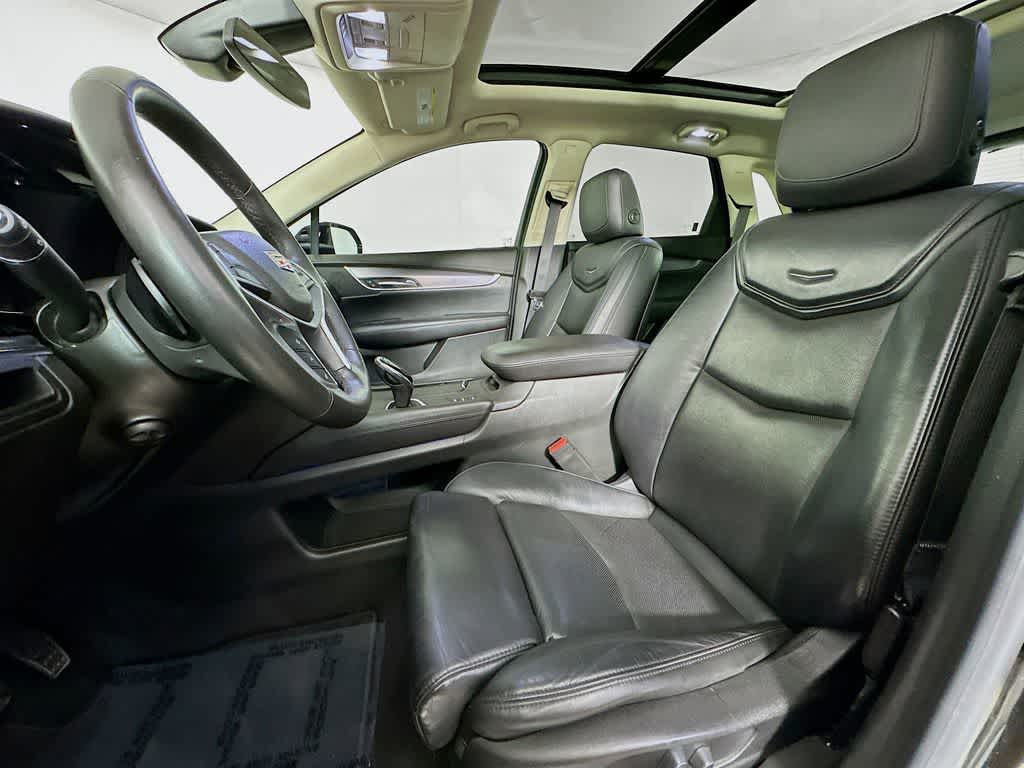 Thumbnail: 2017 Cadillac XT5 - 12