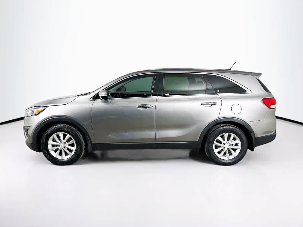 Thumbnail: 2016 Kia Sorento - 3