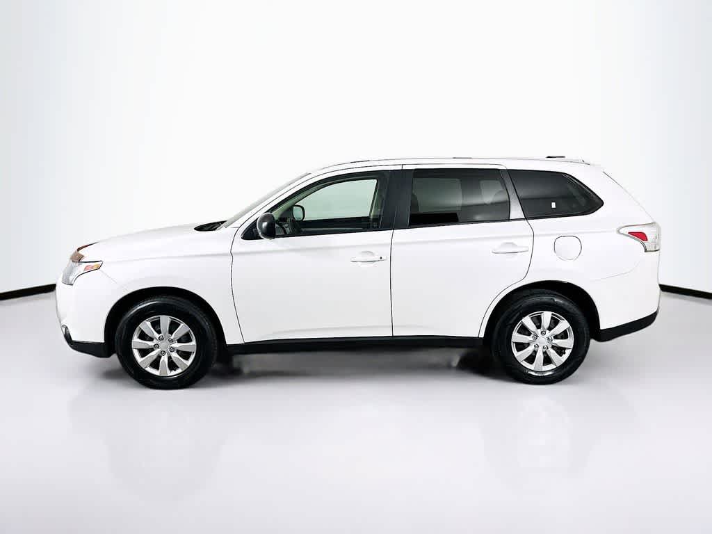 Thumbnail: 2014 Mitsubishi Outlander - 3