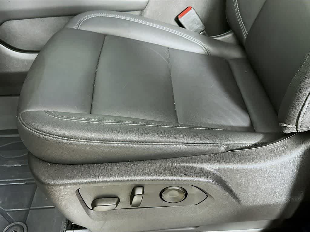 Thumbnail: 2025 Chevrolet Tahoe - 31