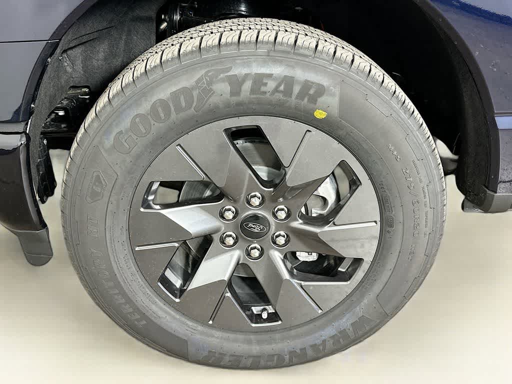 2025 Ford F-150 Lightning Lariat 8