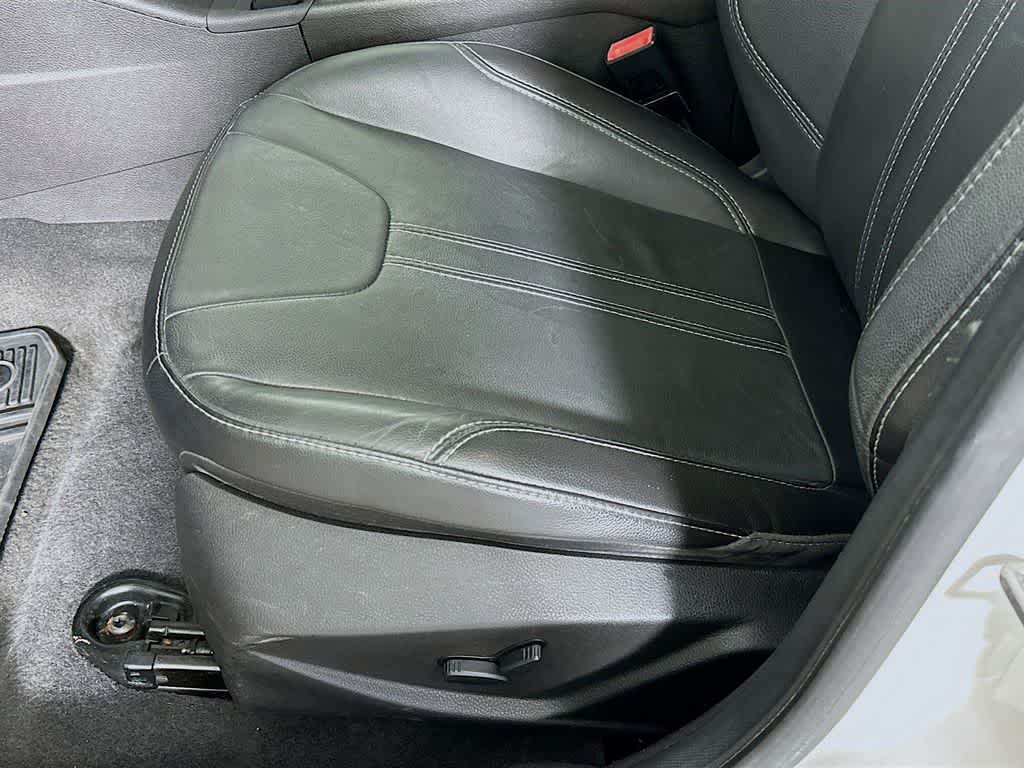 Thumbnail: 2013 Ford Focus - 27