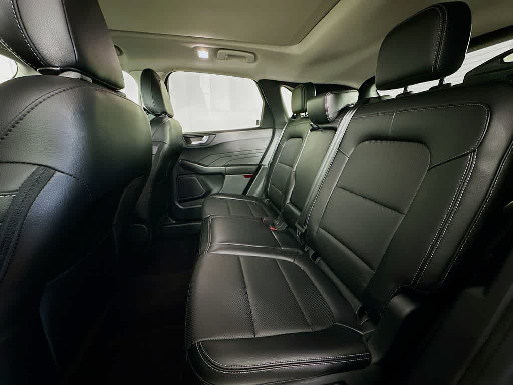 Thumbnail: 2022 Ford Escape - 32