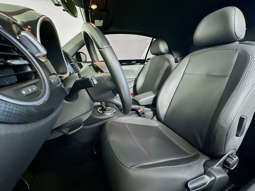 Thumbnail: 2013 Volkswagen Beetle - 12