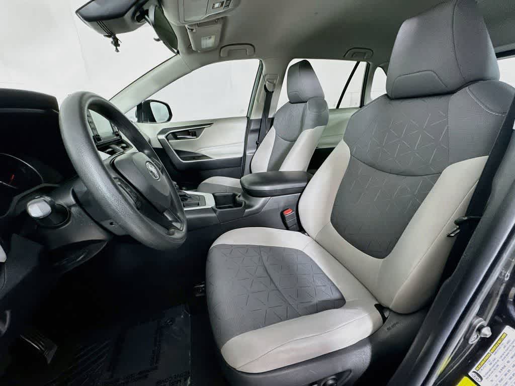 Thumbnail: 2022 Toyota RAV4 - 12