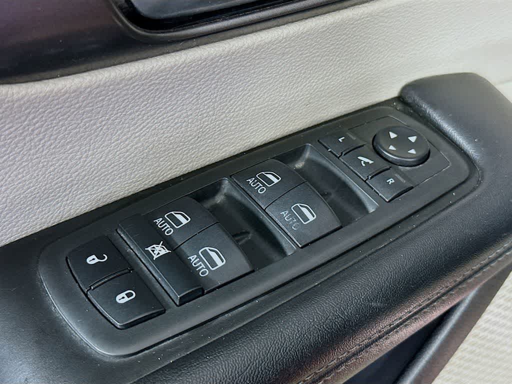 Thumbnail: 2019 Chrysler Pacifica - 30