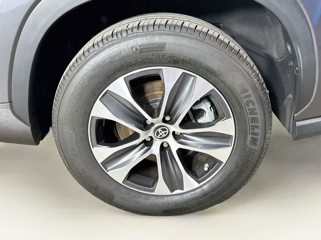Thumbnail: 2023 Toyota Highlander - 8