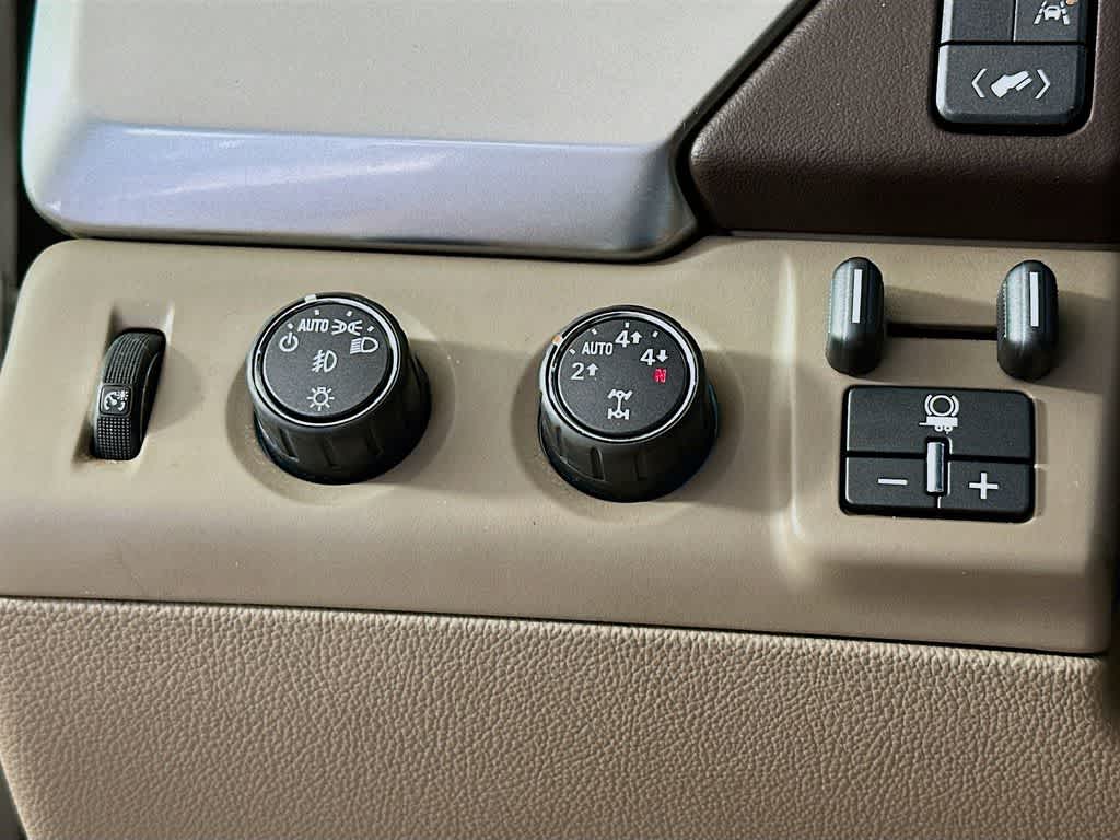 Thumbnail: 2016 Chevrolet Tahoe - 27