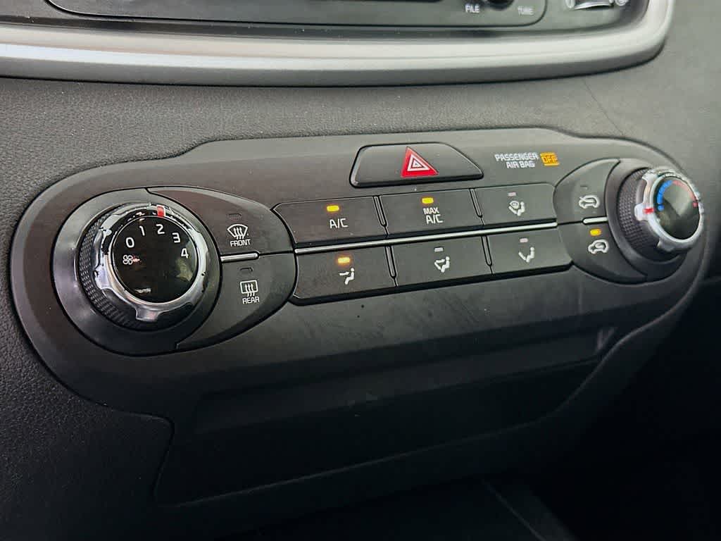 Thumbnail: 2016 Kia Sorento - 18