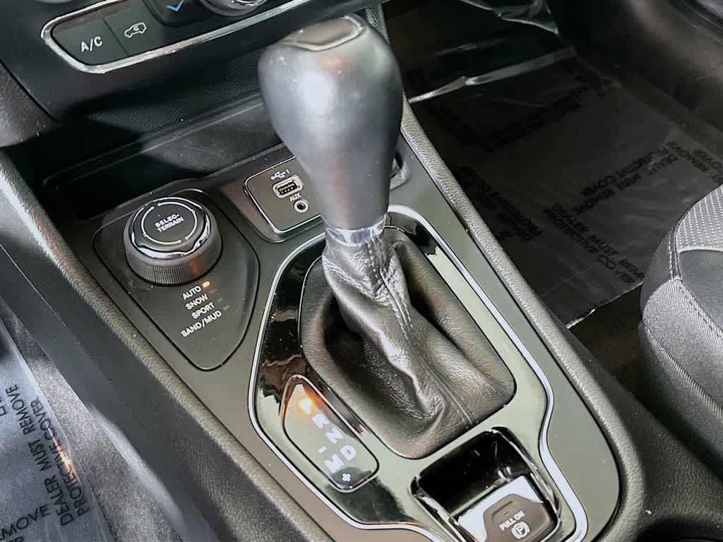 Thumbnail: 2023 Jeep Cherokee - 19