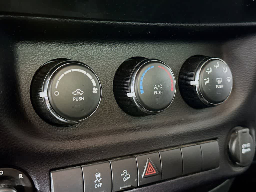 Thumbnail: 2017 Jeep Wrangler - 17