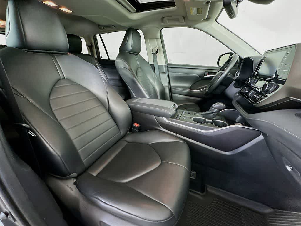 Thumbnail: 2021 Toyota Highlander - 15