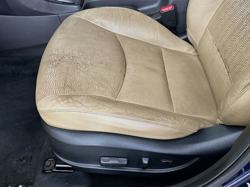 Thumbnail: 2013 Hyundai Elantra - 28