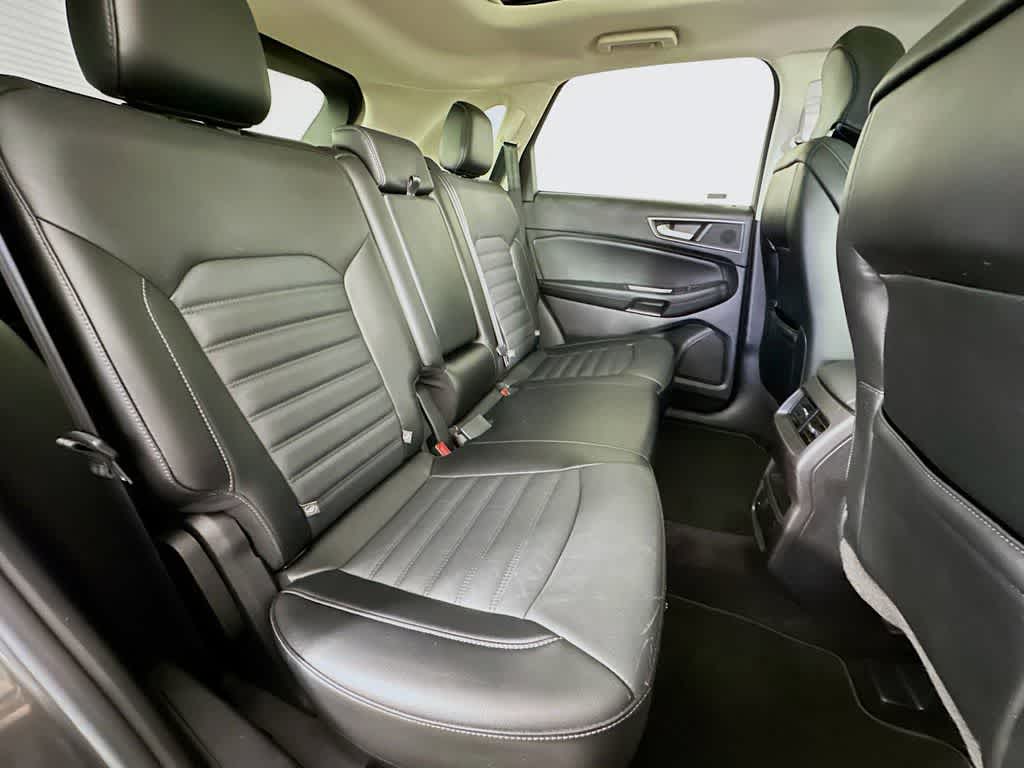 Thumbnail: 2016 Ford Edge - 32
