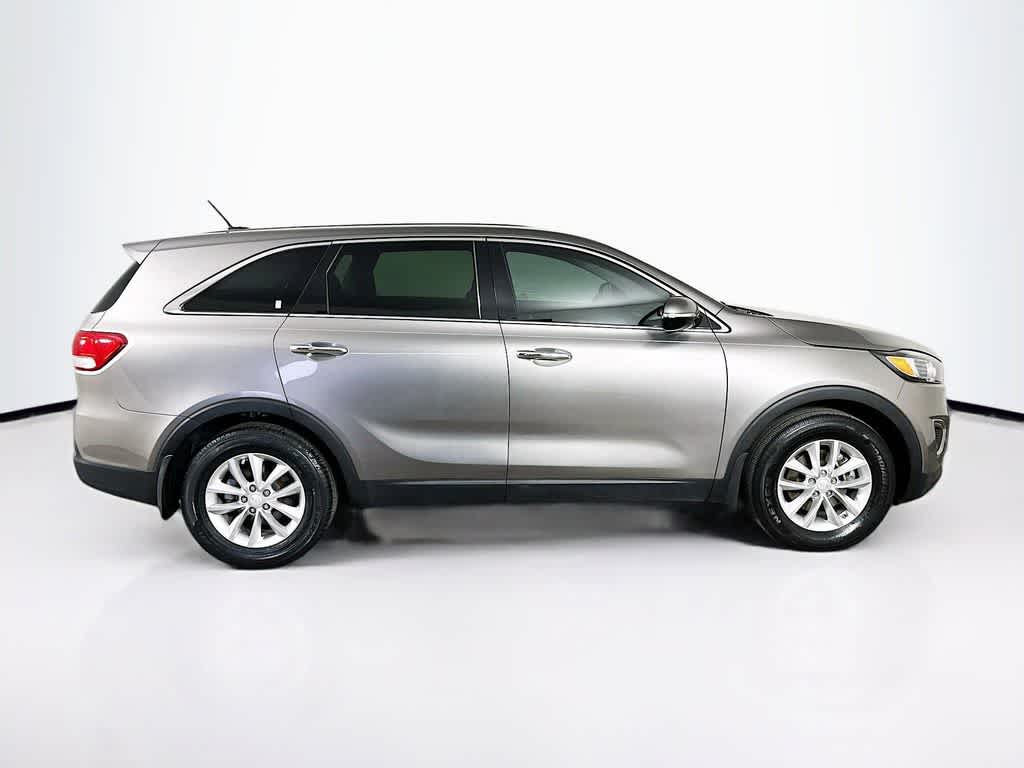 Thumbnail: 2016 Kia Sorento - 26