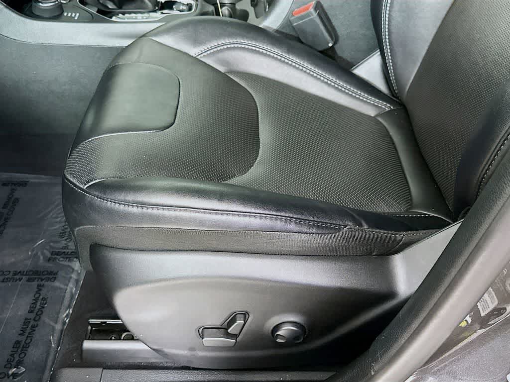 Thumbnail: 2022 Jeep Cherokee - 30