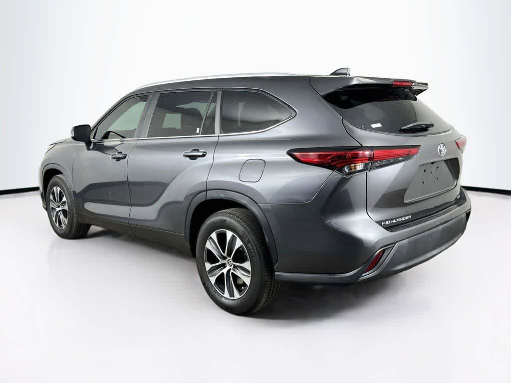 Thumbnail: 2023 Toyota Highlander - 4