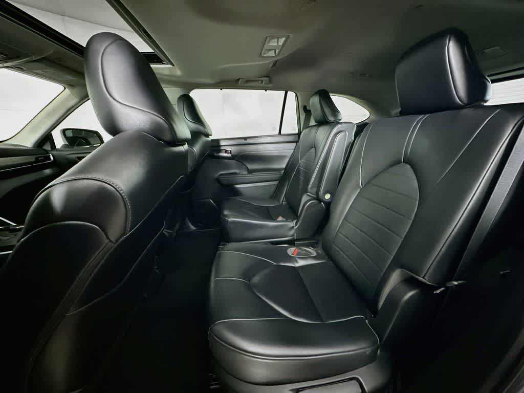 Thumbnail: 2023 Toyota Highlander - 14