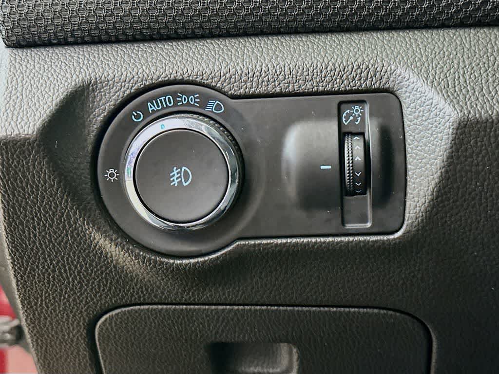 Thumbnail: 2015 Chevrolet Cruze - 26