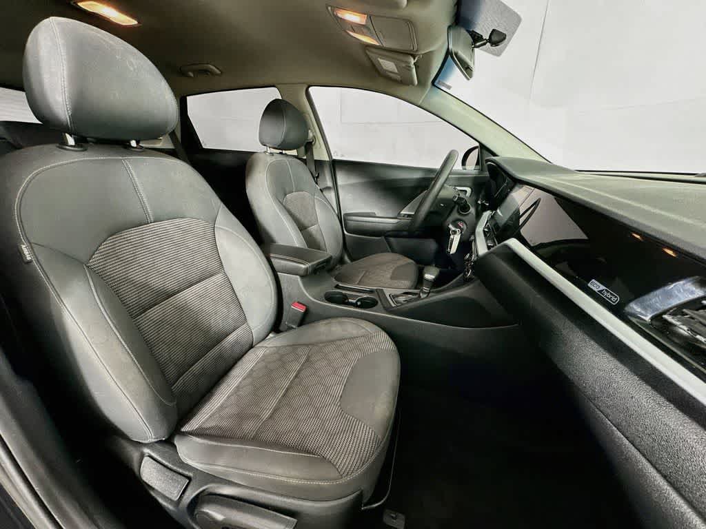 Thumbnail: 2020 Kia Niro - 14