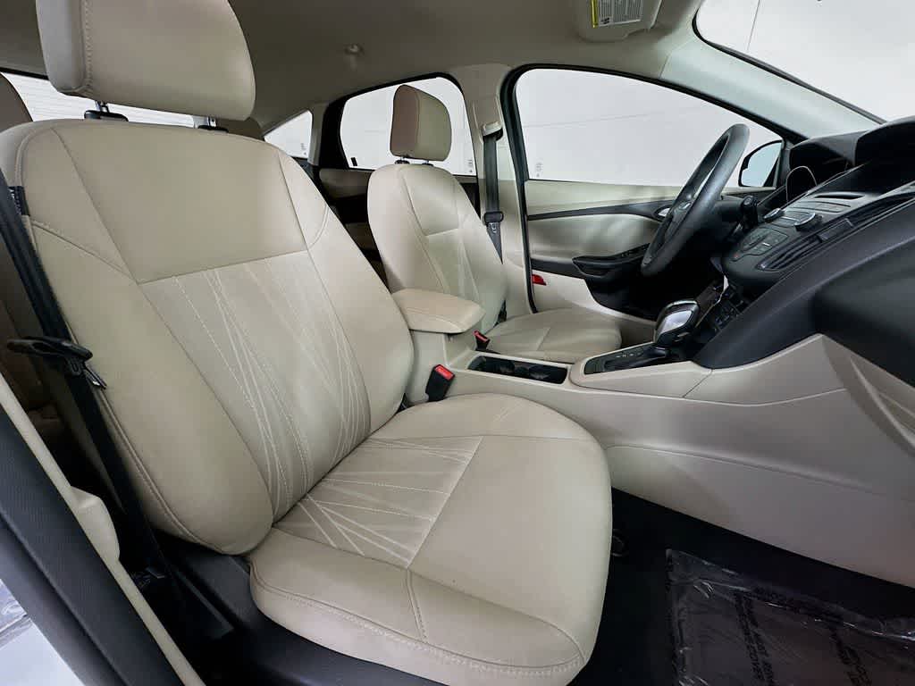 Thumbnail: 2016 Ford Focus - 14