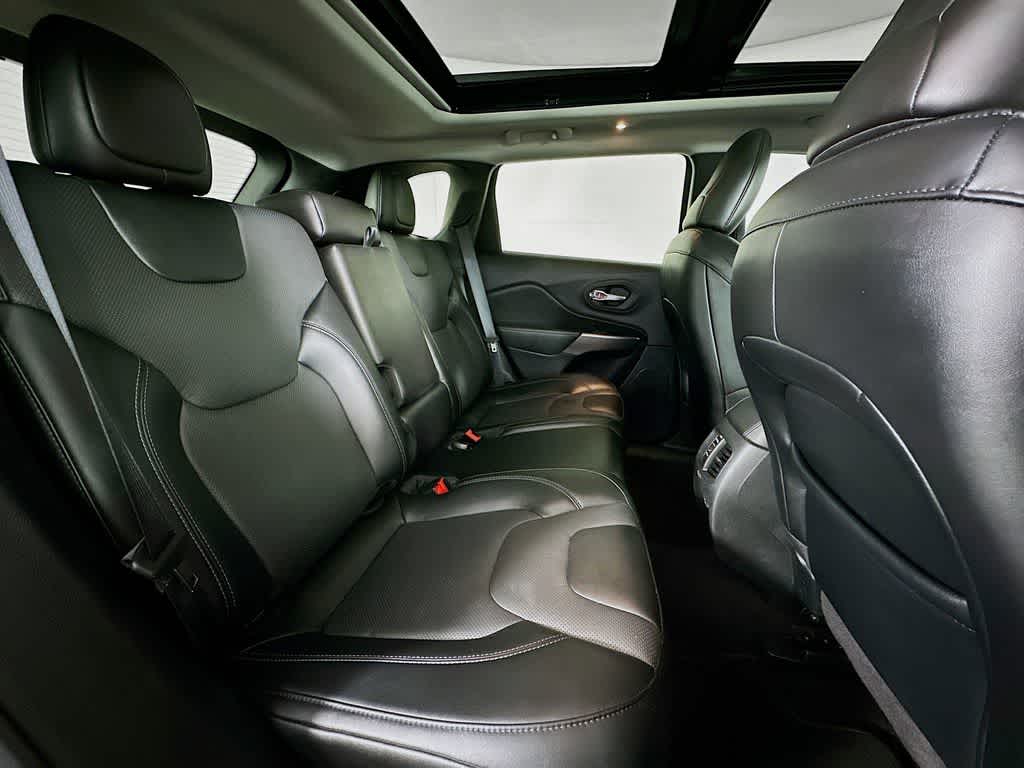 Thumbnail: 2022 Jeep Cherokee - 32