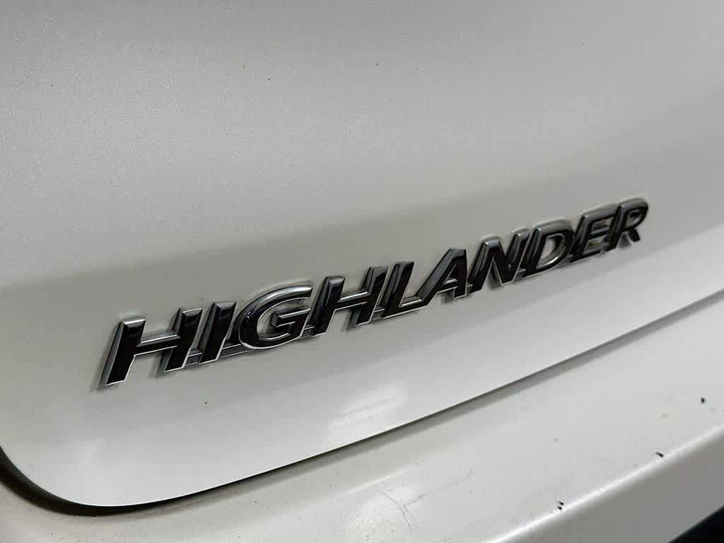 Thumbnail: 2017 Toyota Highlander - 7