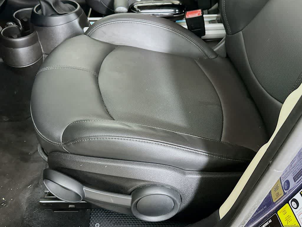 Thumbnail: 2013 MINI Cooper Countryman - 25