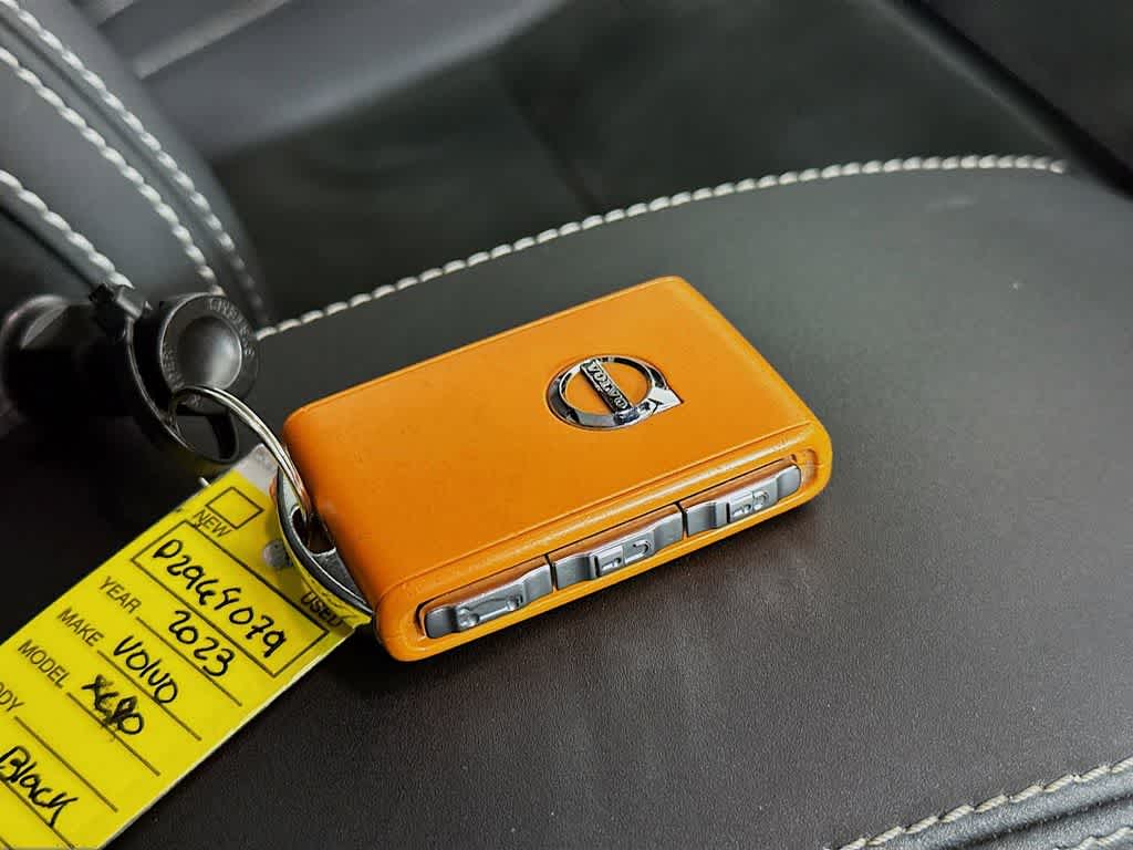 Thumbnail: 2023 Volvo XC40 - 20