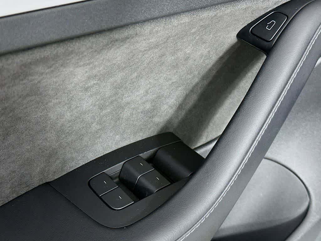 Thumbnail: 2021 Tesla Model 3 - 29