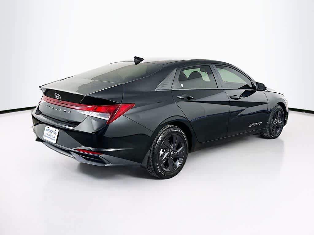 Thumbnail: 2022 Hyundai Elantra - 22