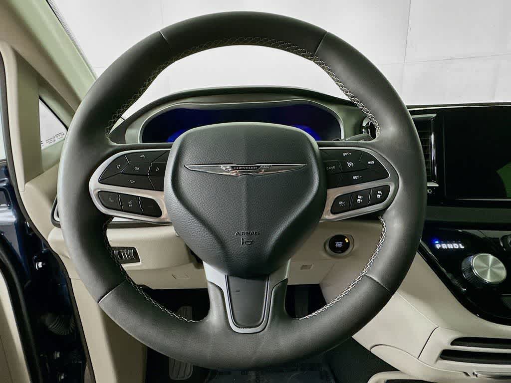 Thumbnail: 2024 Chrysler Pacifica - 16