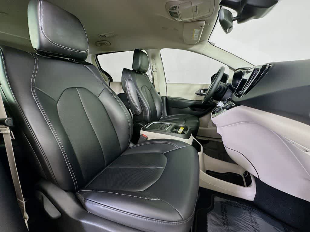 Thumbnail: 2024 Chrysler Pacifica - 15