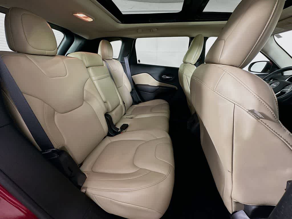 Thumbnail: 2016 Jeep Cherokee - 33