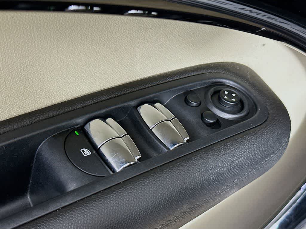 Thumbnail: 2013 MINI Cooper Countryman - 24