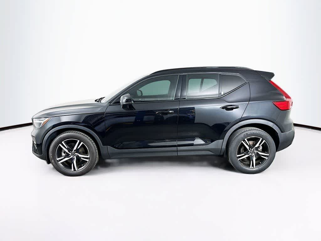 Thumbnail: 2023 Volvo XC40 - 3