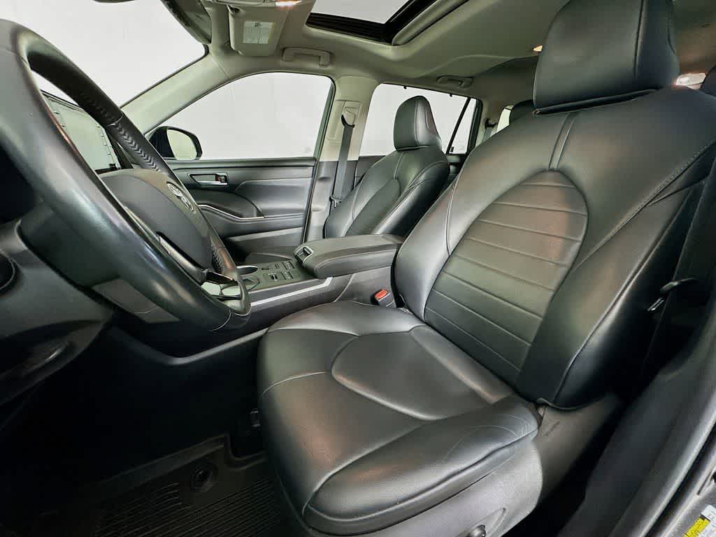 Thumbnail: 2021 Toyota Highlander - 12