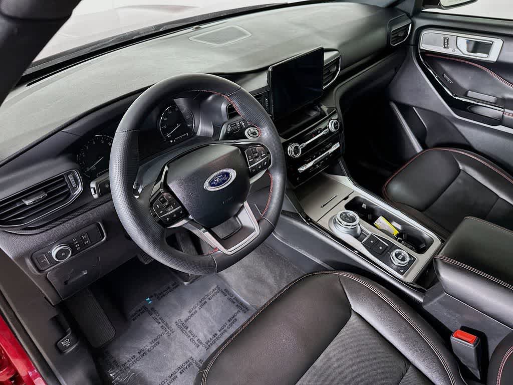 2022 Ford Explorer ST-Line 2