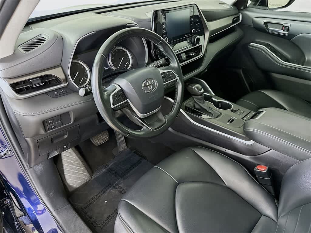 2022 Toyota Highlander XLE 2