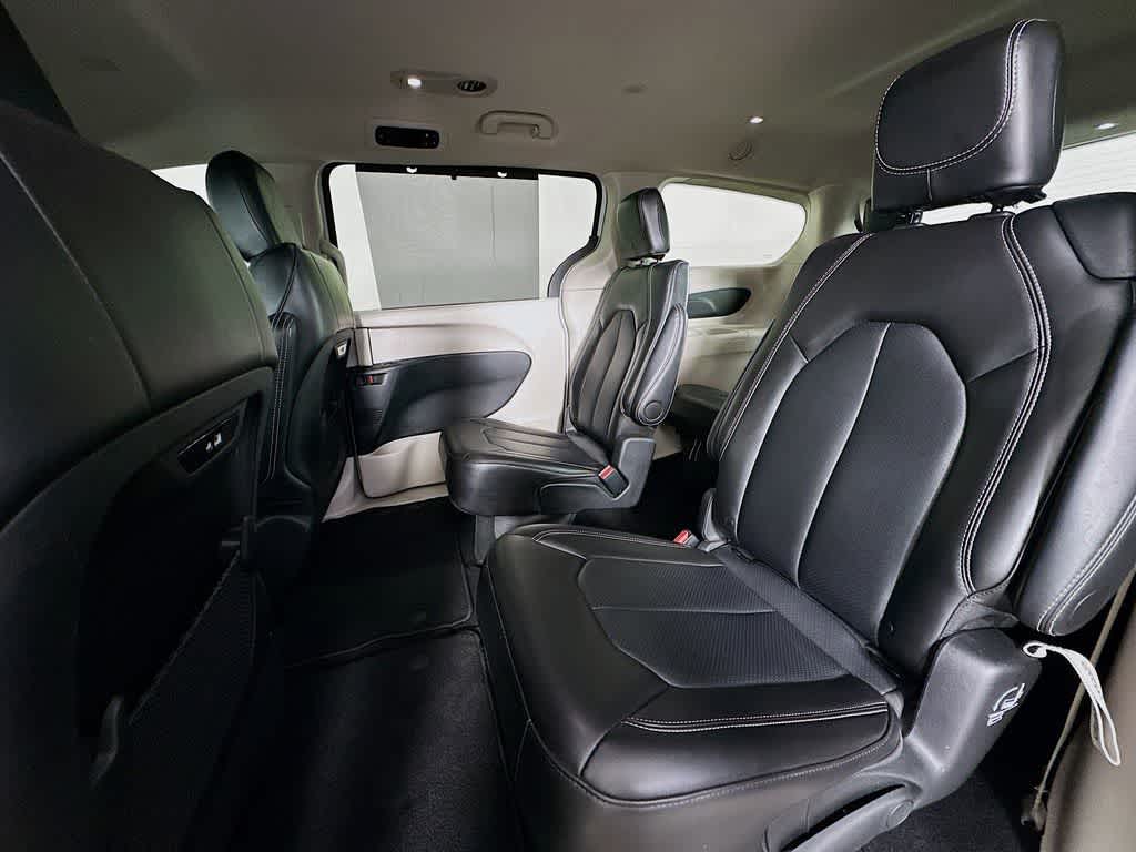 Thumbnail: 2024 Chrysler Pacifica - 14