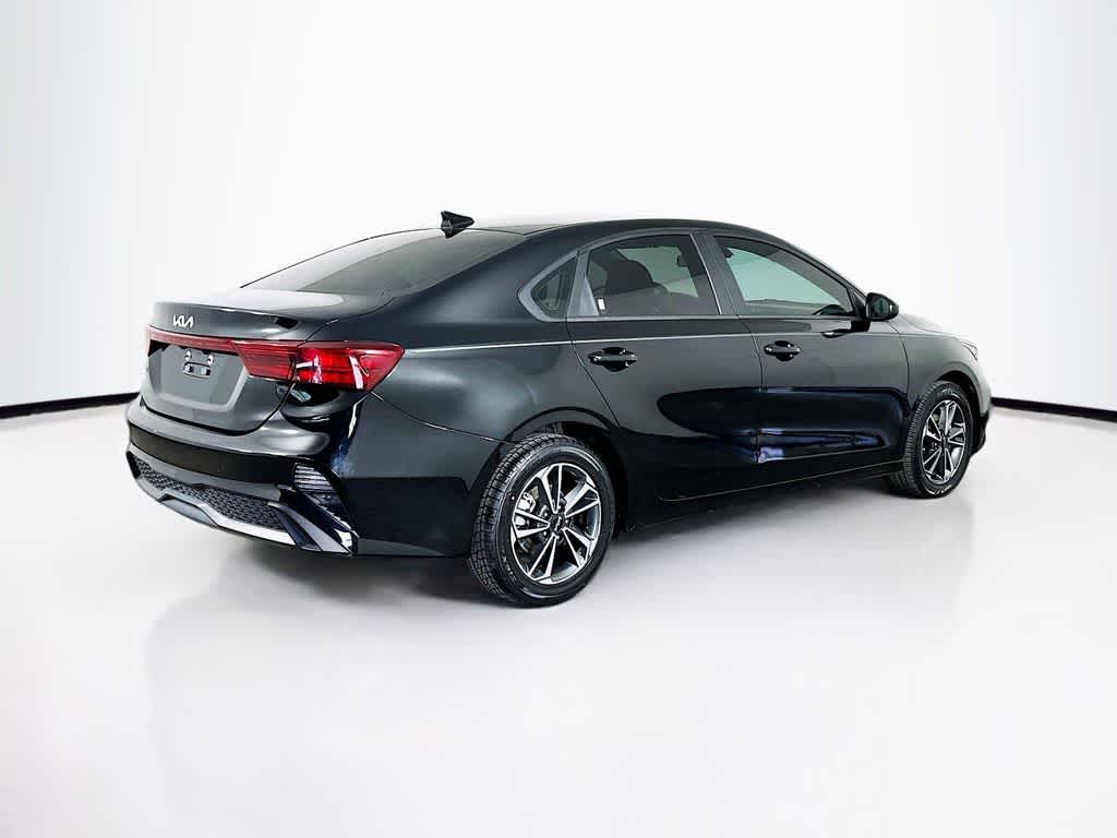 Thumbnail: 2024 Kia Forte - 24