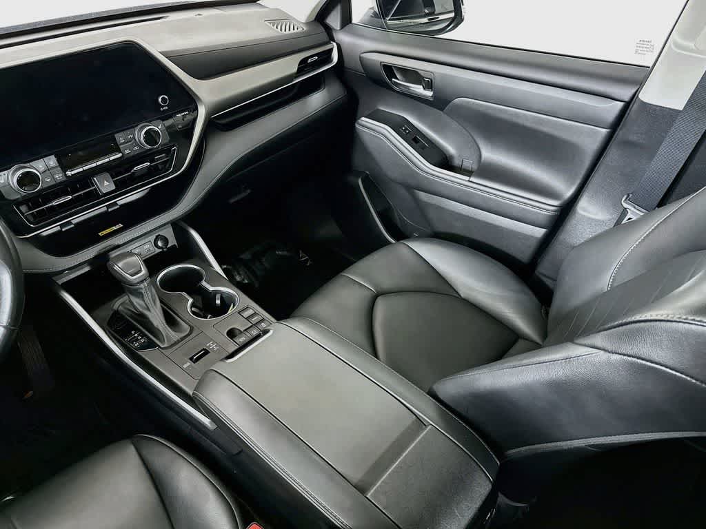 Thumbnail: 2023 Toyota Highlander - 11