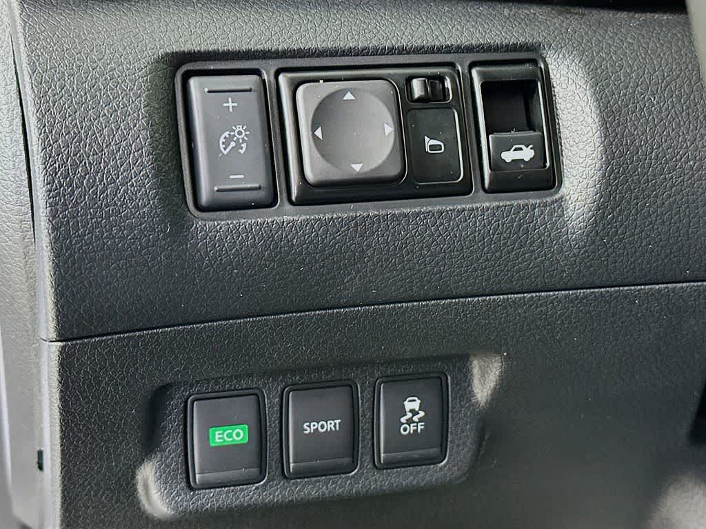 Thumbnail: 2014 Nissan Sentra - 26