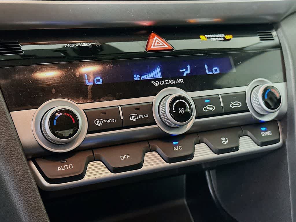 Thumbnail: 2020 Hyundai Elantra - 17