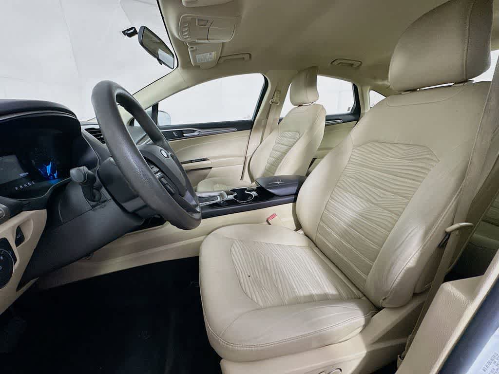 Thumbnail: 2016 Ford Fusion - 12