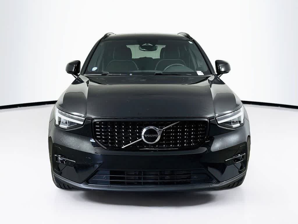Thumbnail: 2023 Volvo XC40 - 6